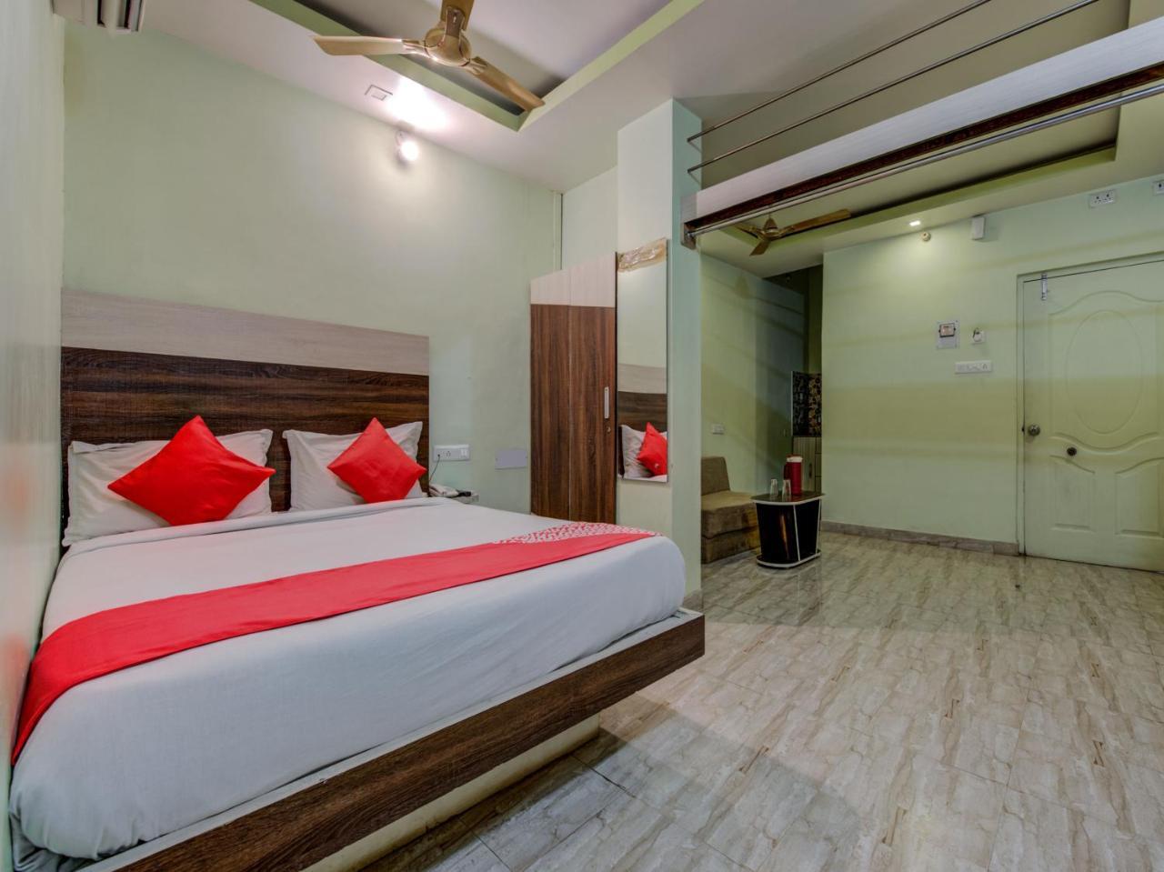 Oyo 18873 Hotel Comfort Деогар Екстер'єр фото